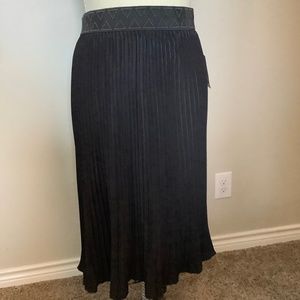 Pleated skirt (Size L)